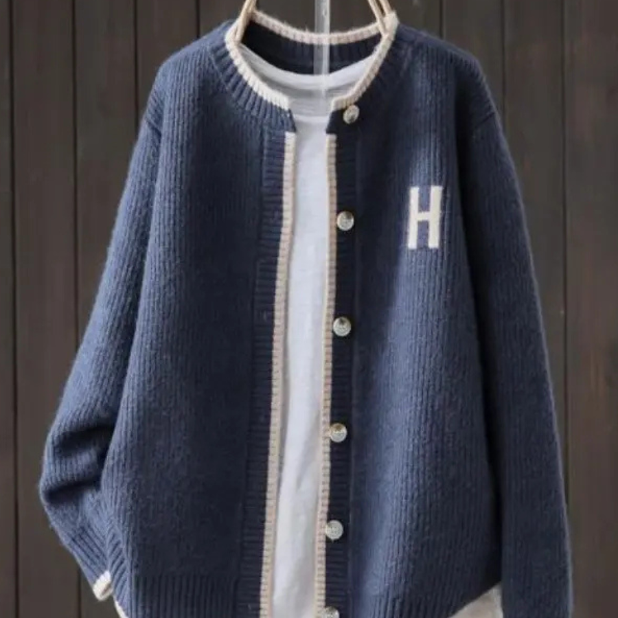 Dorothea - Classic Cardigan