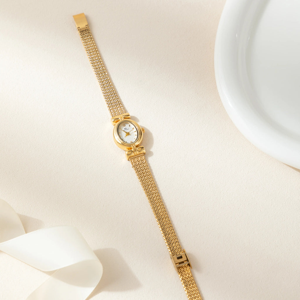 Isla - Oval Vintage Watch