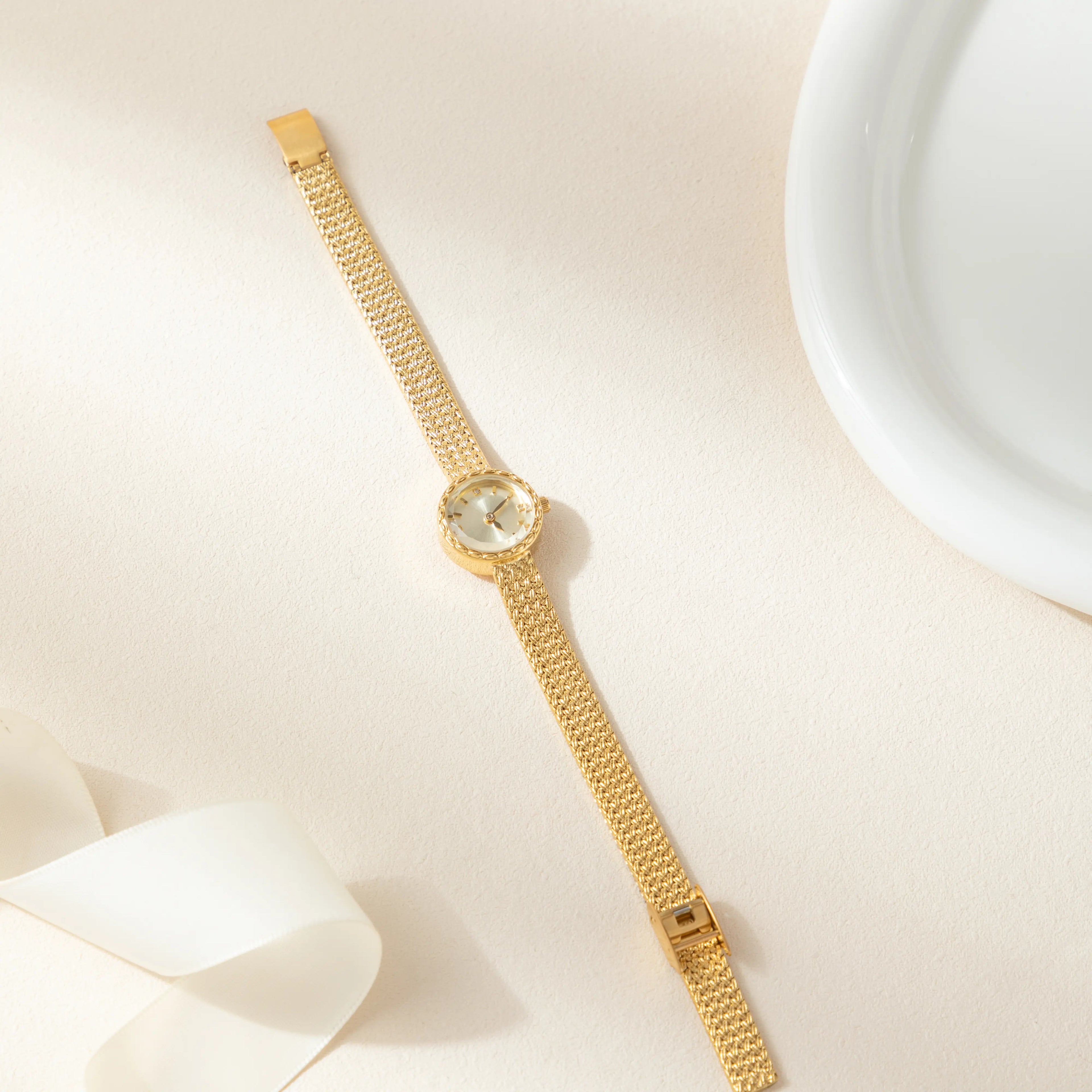 Grace - Golden Classic Watch