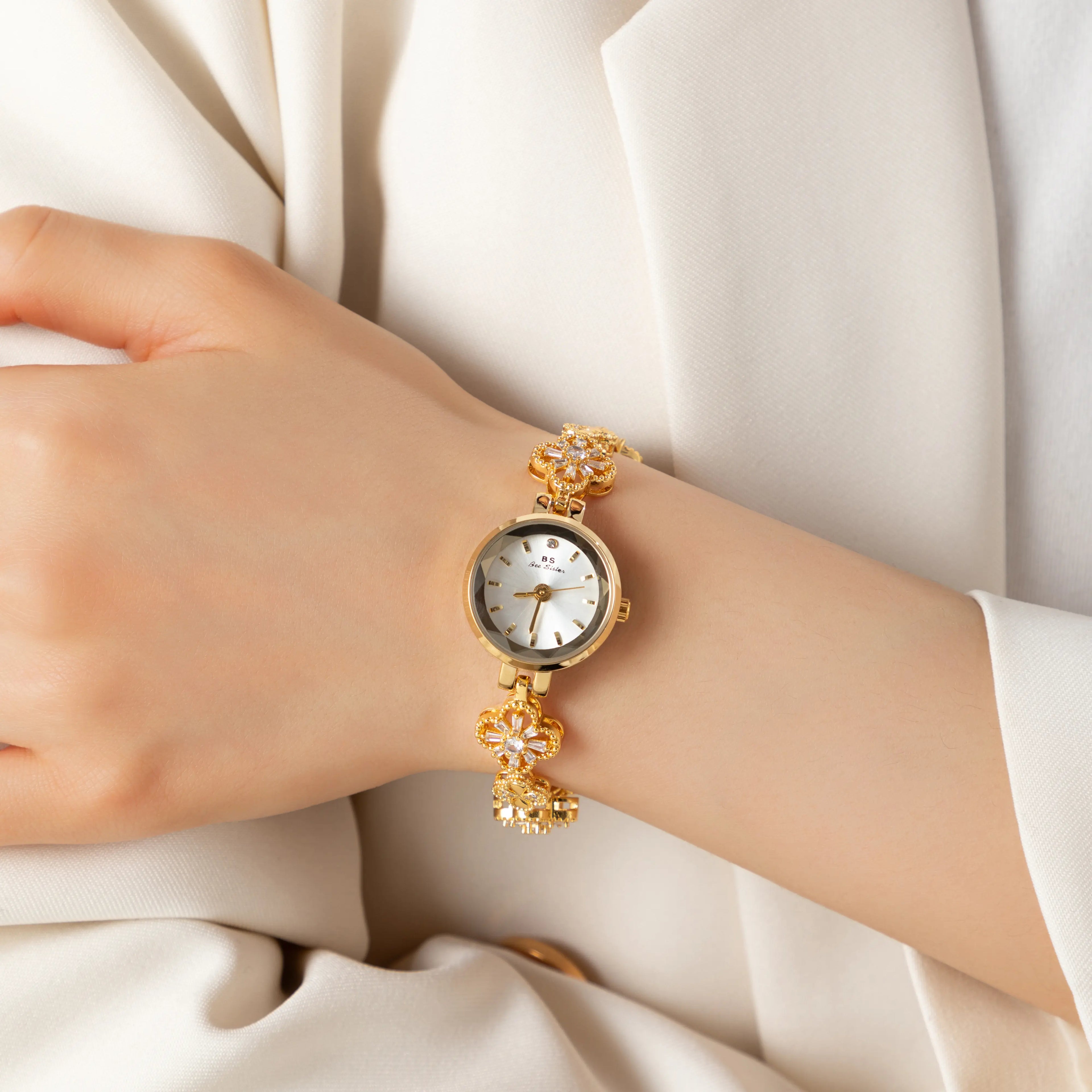 Poppy - Rounded Bracelet Watch