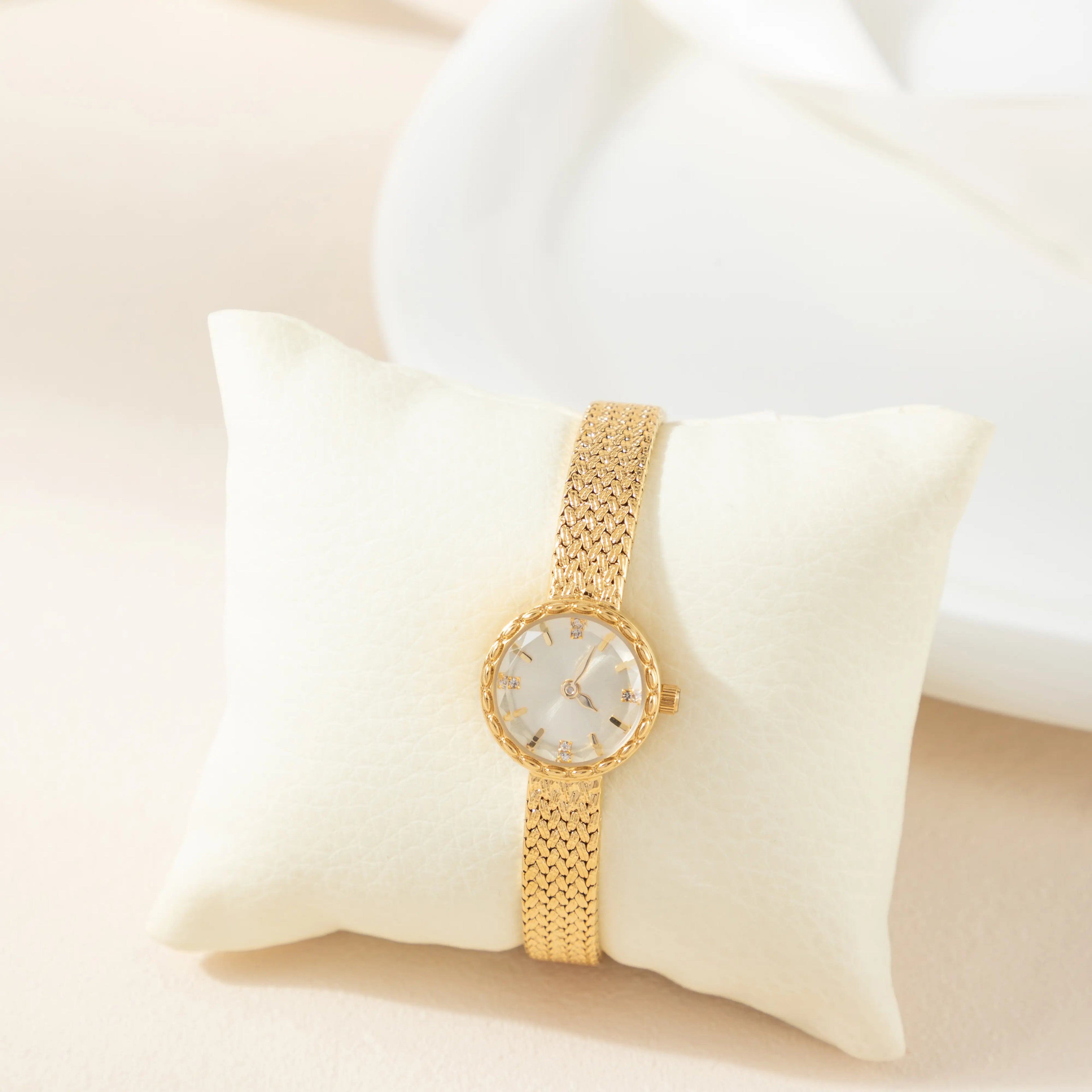 Grace - Golden Classic Watch
