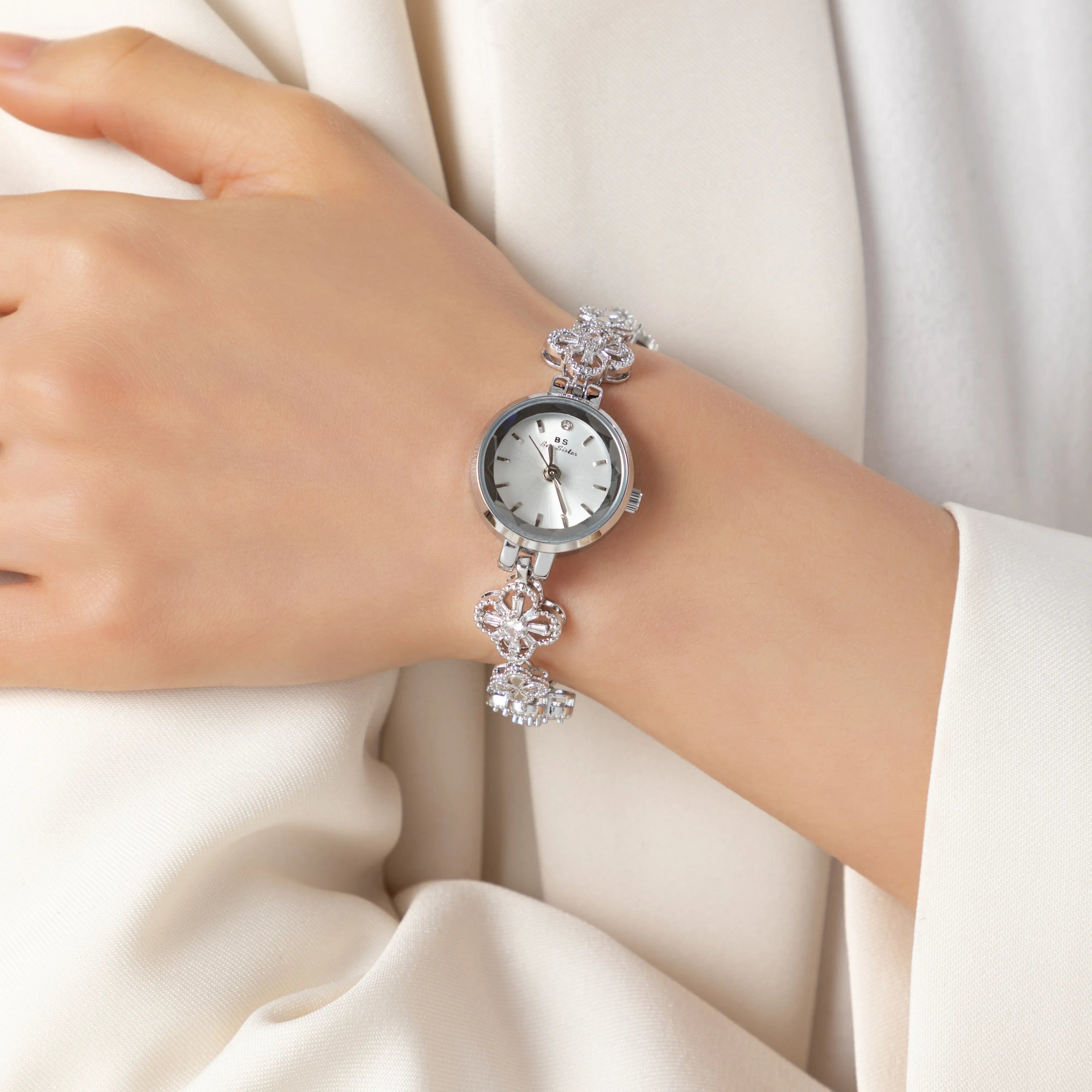 Poppy - Rounded Bracelet Watch