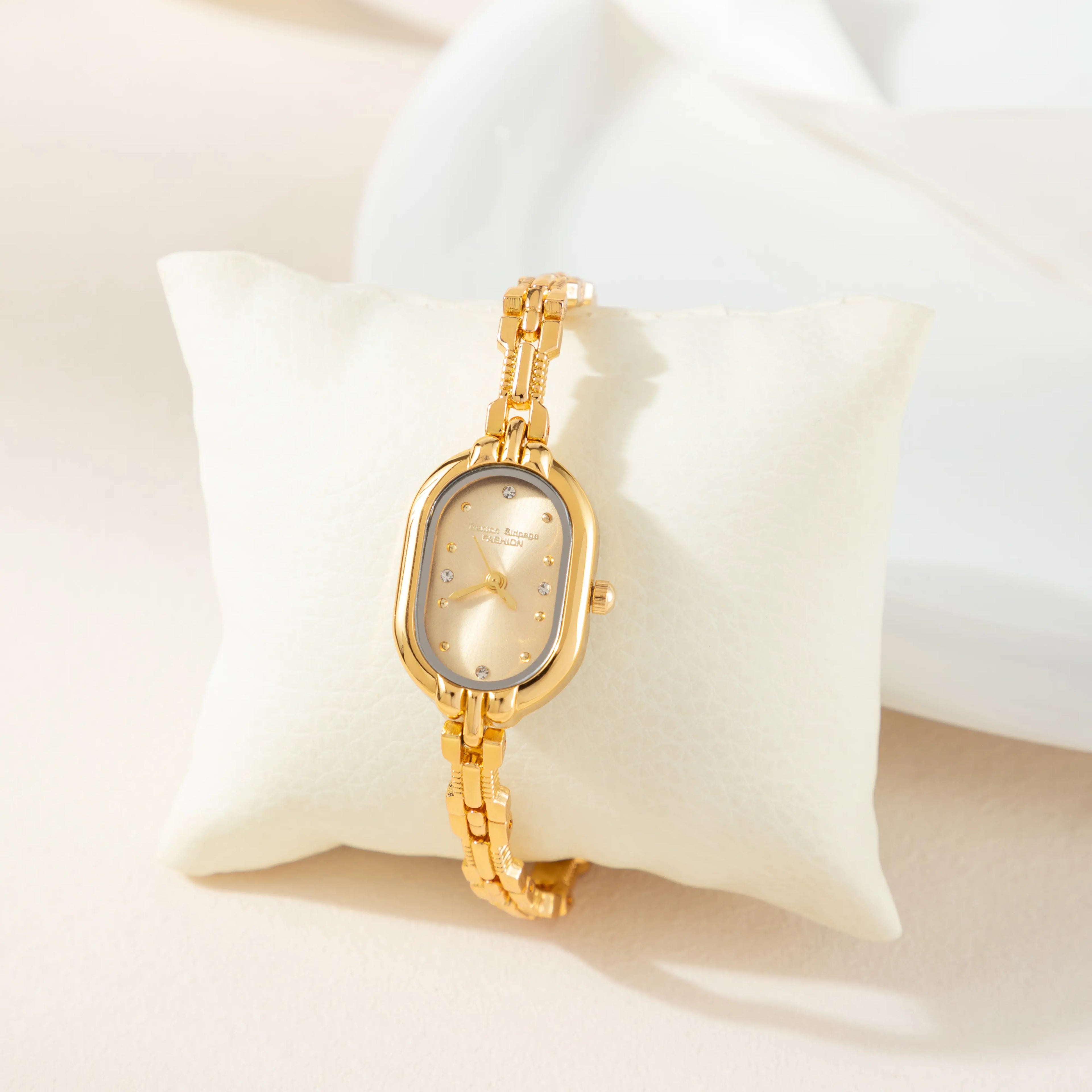 Ava - Minimalist Bracelet Watch