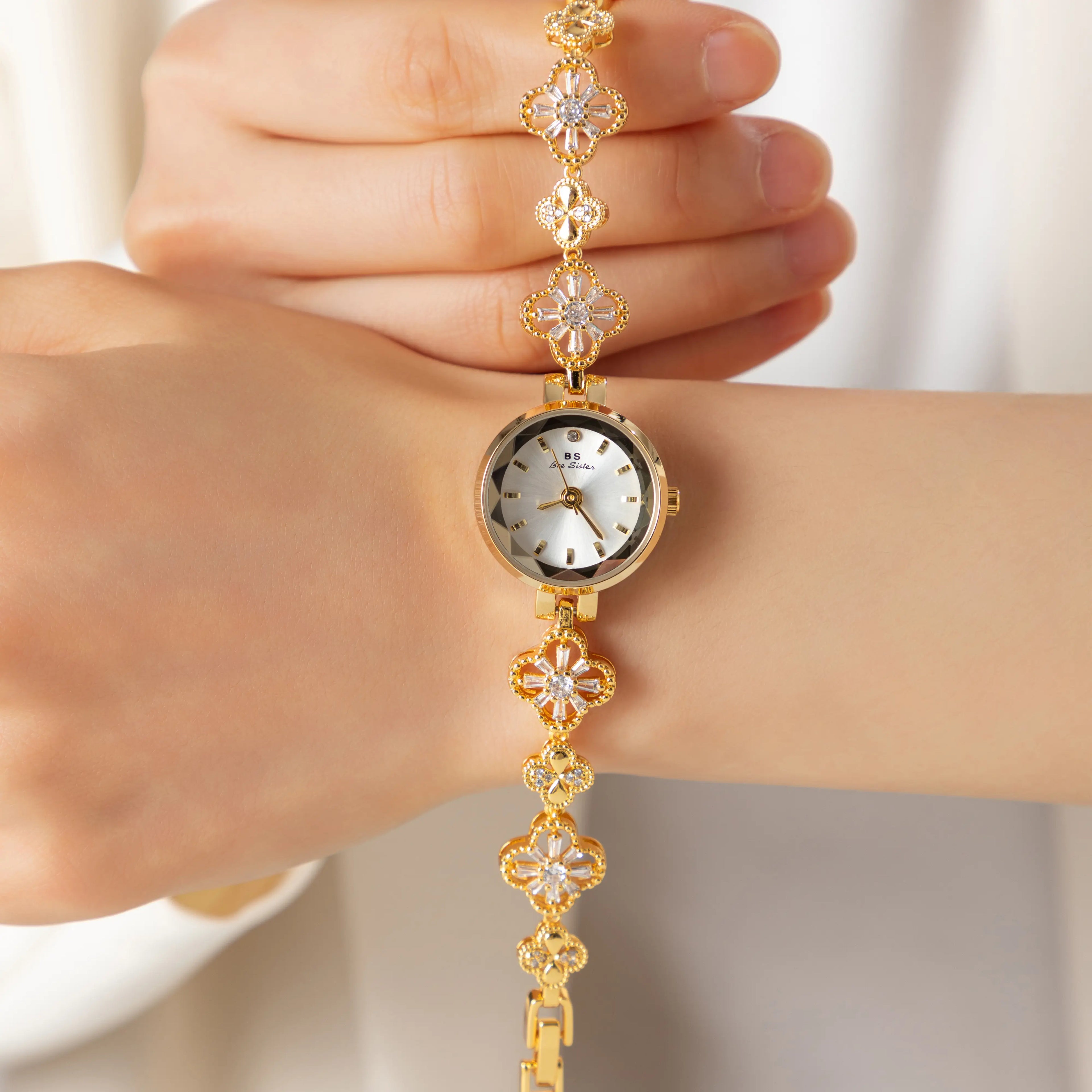 Poppy - Rounded Bracelet Watch