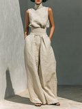 Set consisting of a sleeveless blouse and wide-leg trousers made from a cotton-linen blend.
