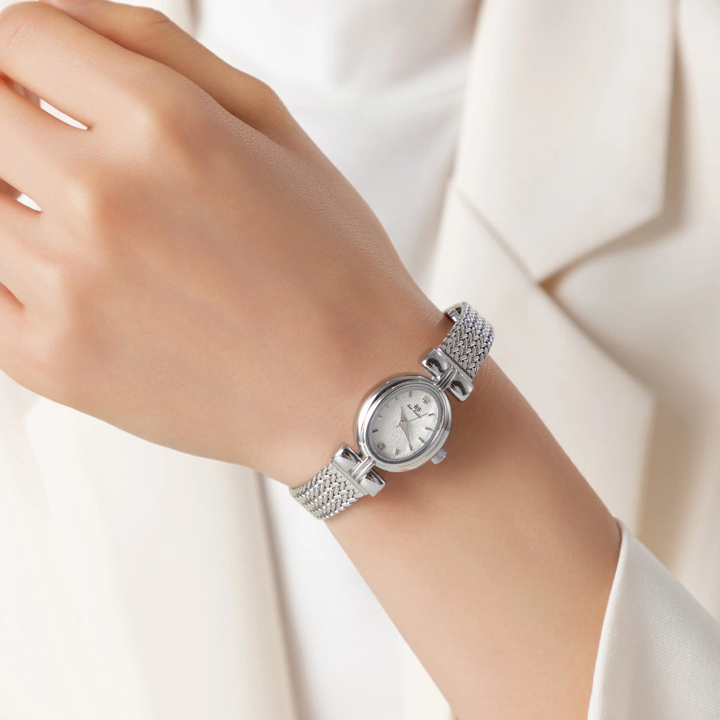 Isla - Oval Vintage Watch
