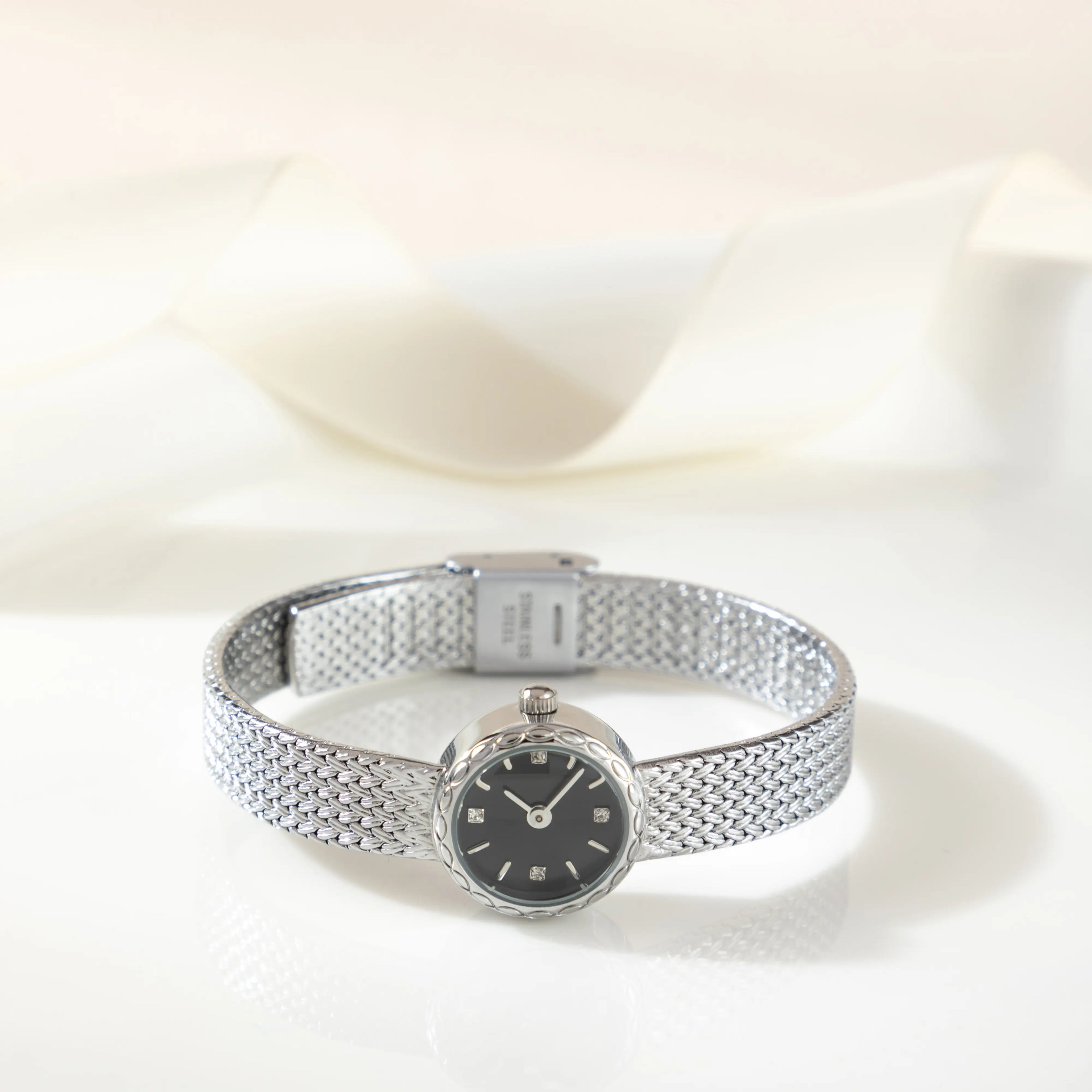 Grace - Golden Classic Watch