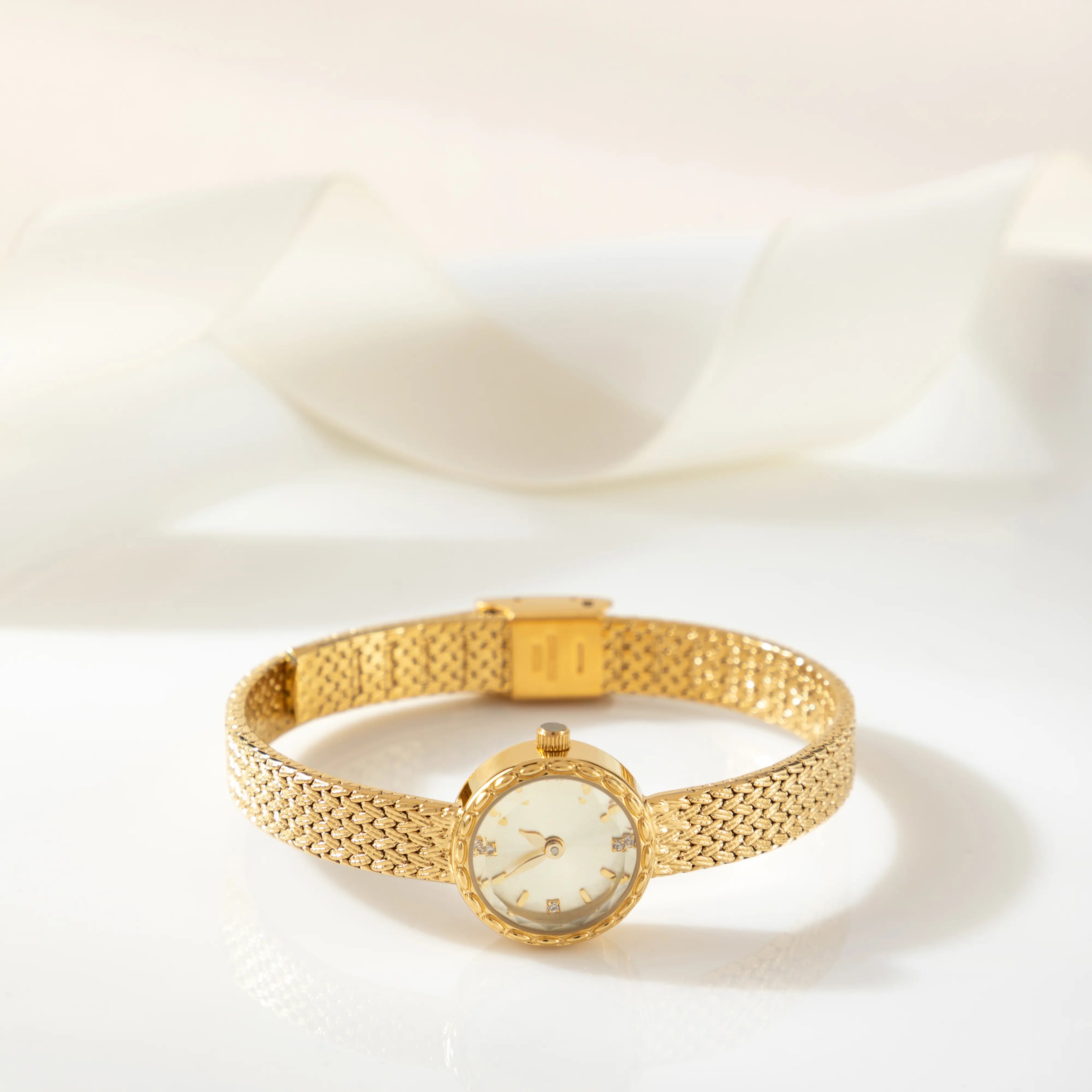 Grace - Golden Classic Watch