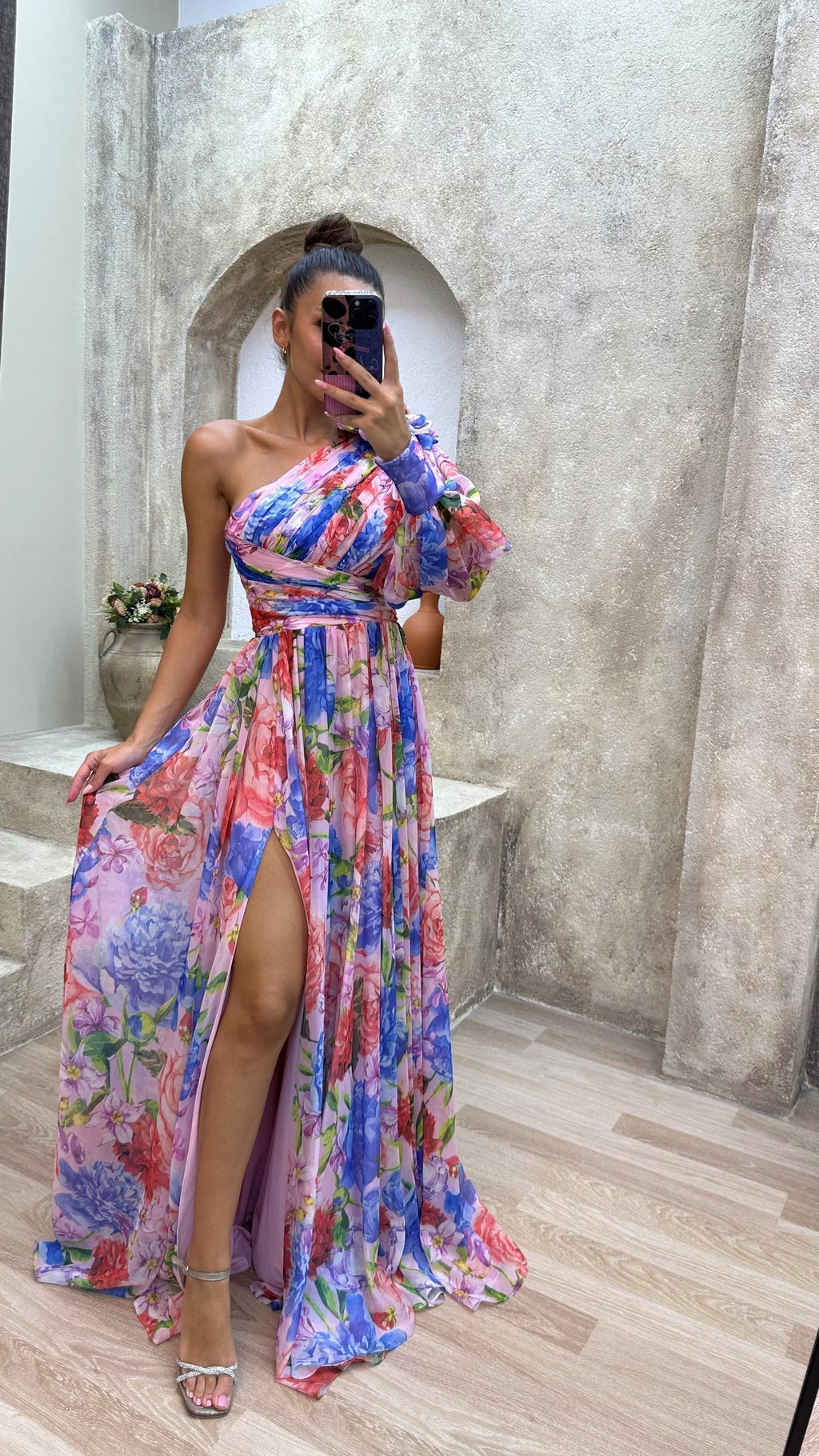Whitney - Elegant and Flowing Dress