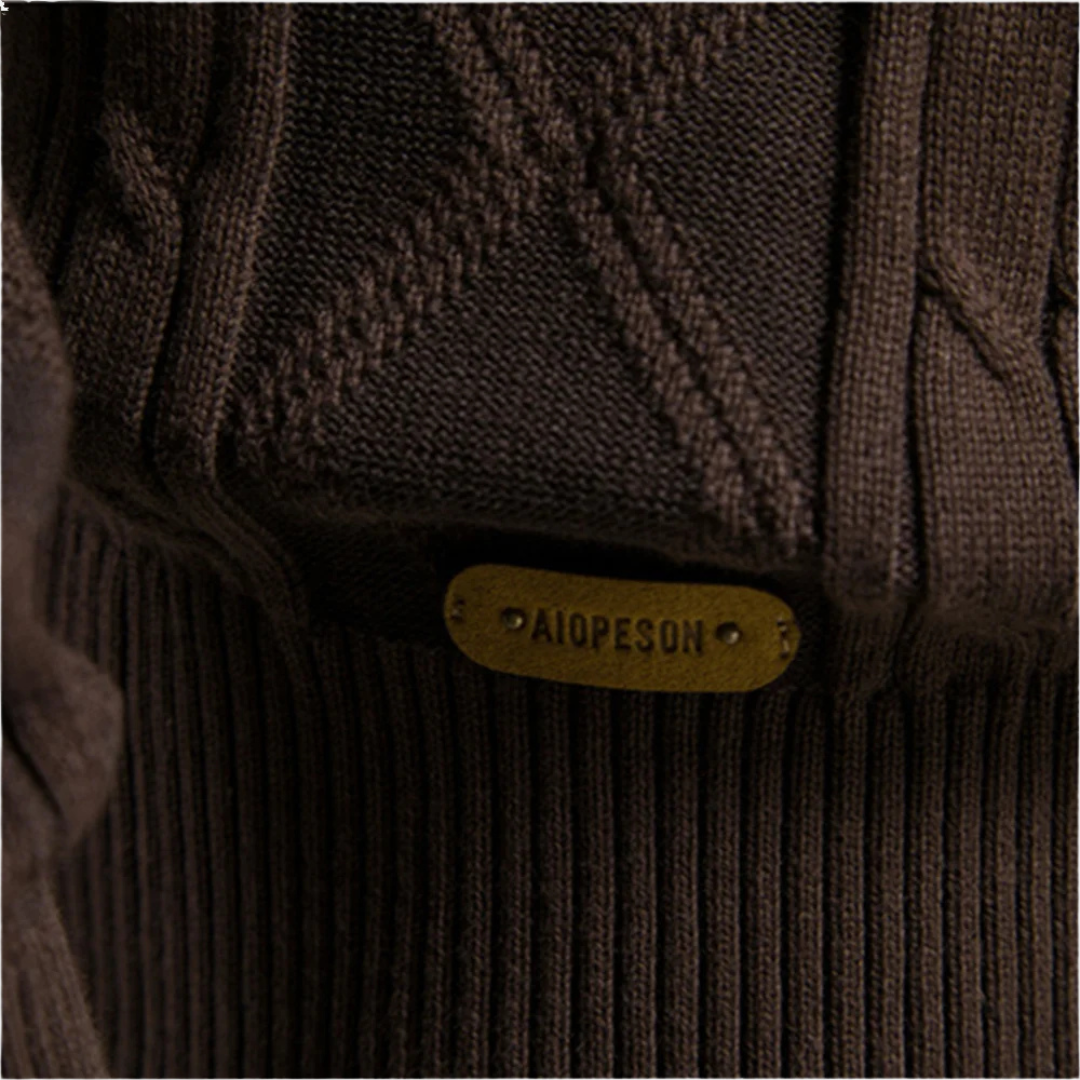 Leo - Soft-Blend Argyle Cardigan