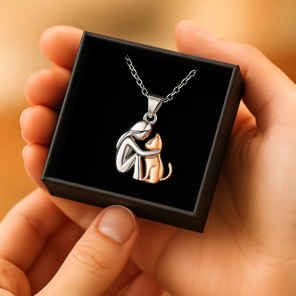 Poppy - Cat Hug Necklace