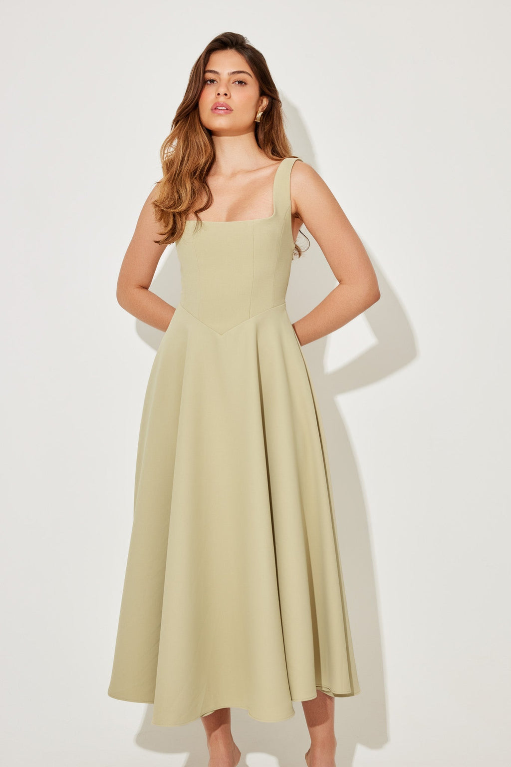 Kiara - Elegant Midi Dress