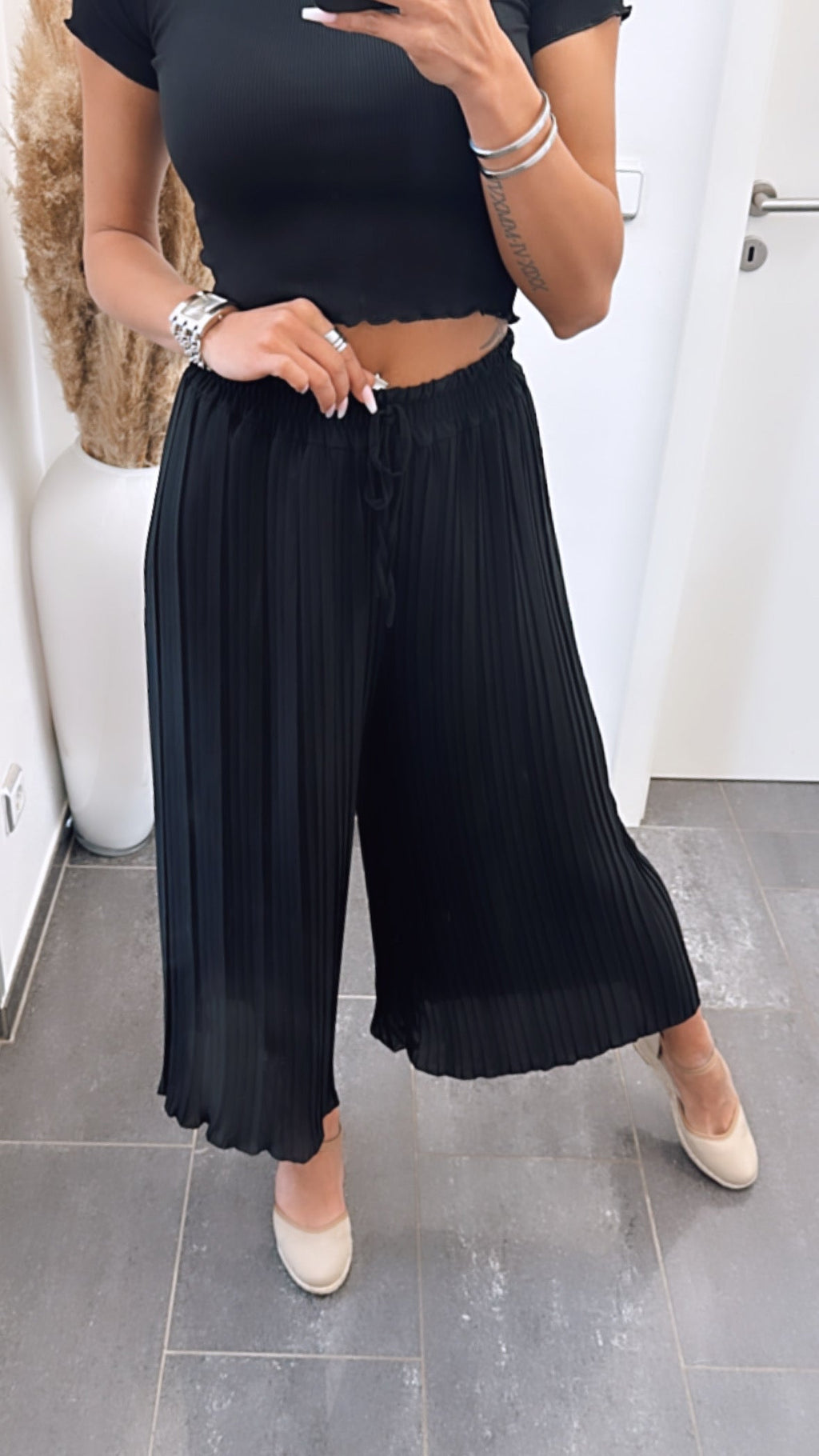 Imogen - Black Pleated Pants