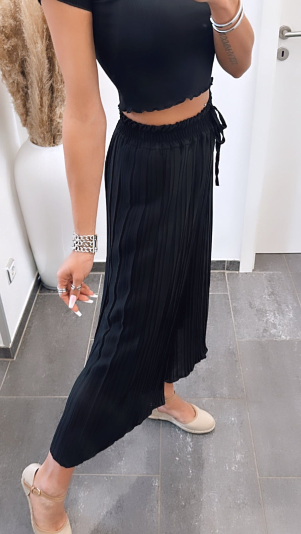Imogen - Black Pleated Pants
