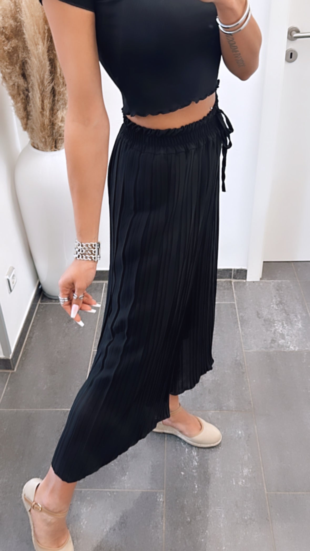 Imogen - Black Pleated Pants