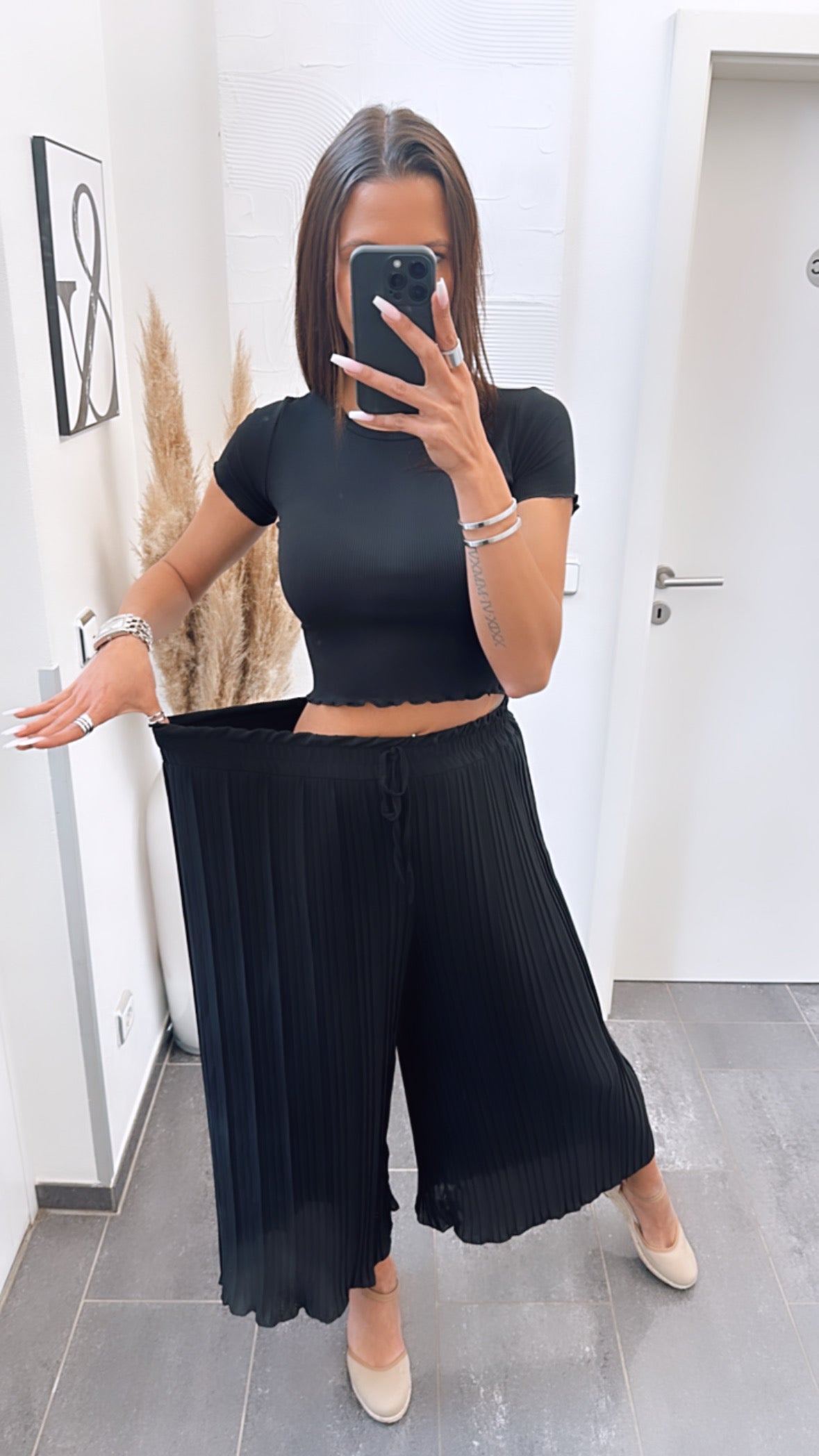 Imogen - Black Pleated Pants