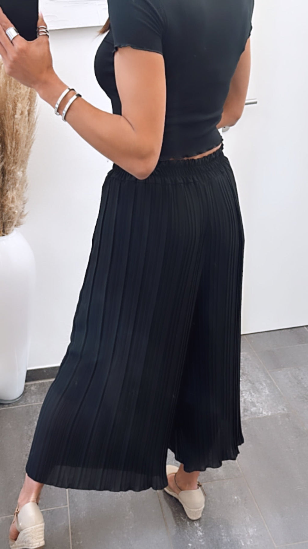 Imogen - Black Pleated Pants