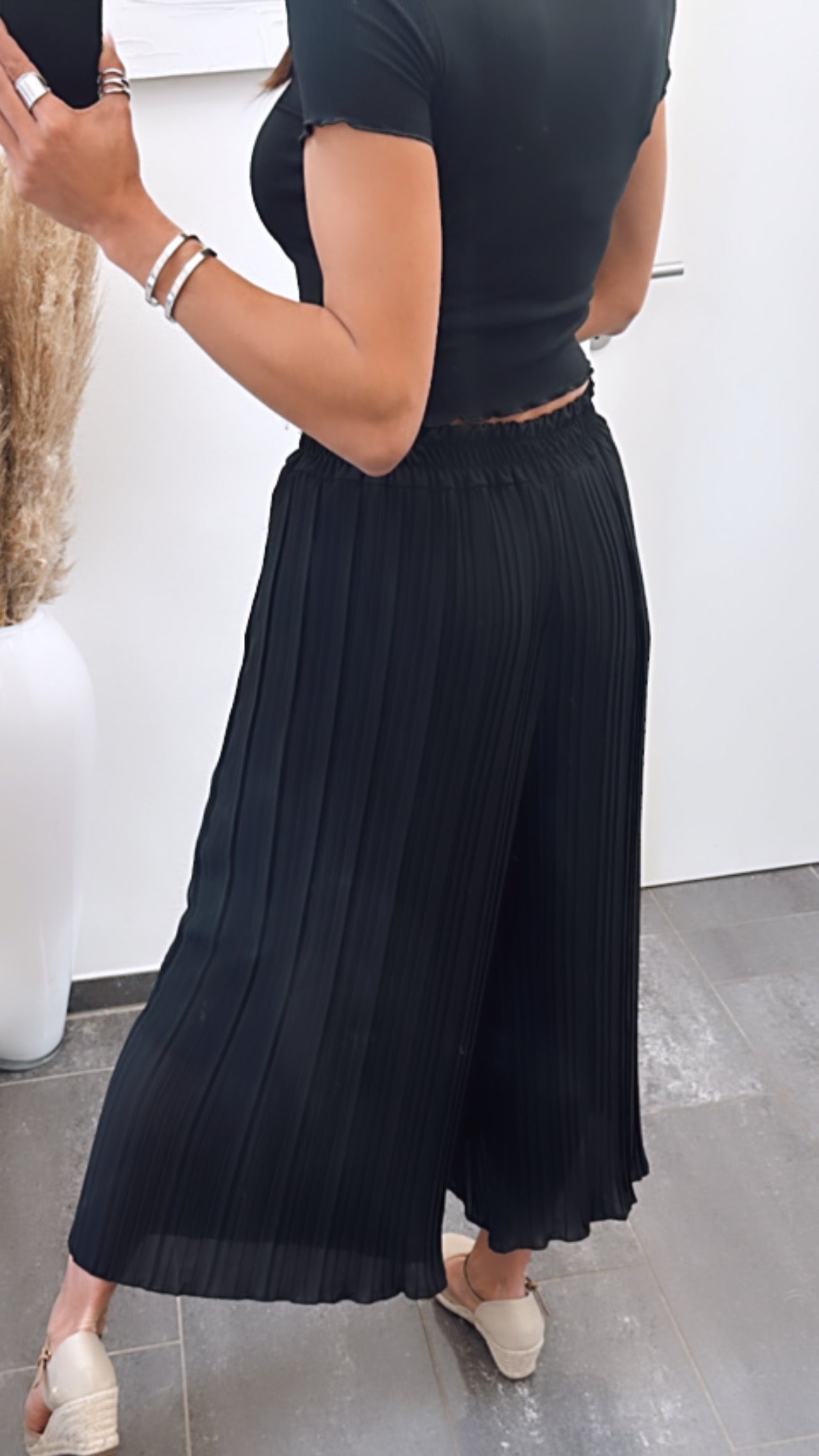 Imogen - Black Pleated Pants