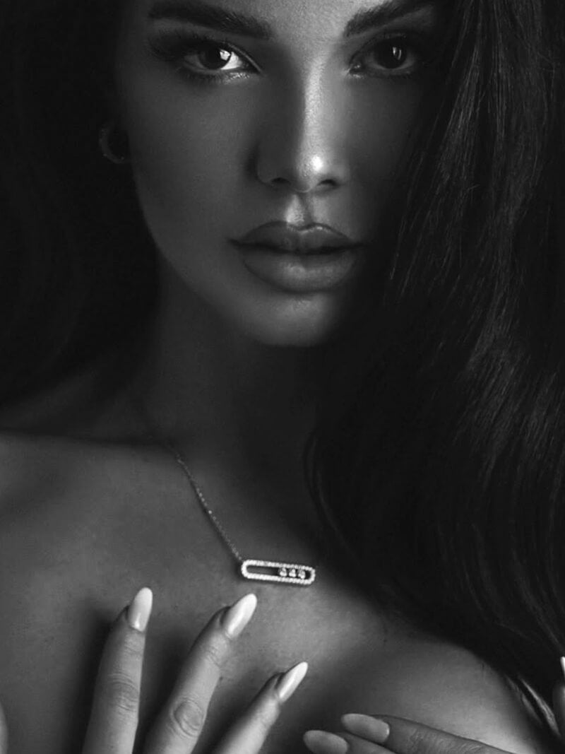 Olivia - Floating Stone Necklace