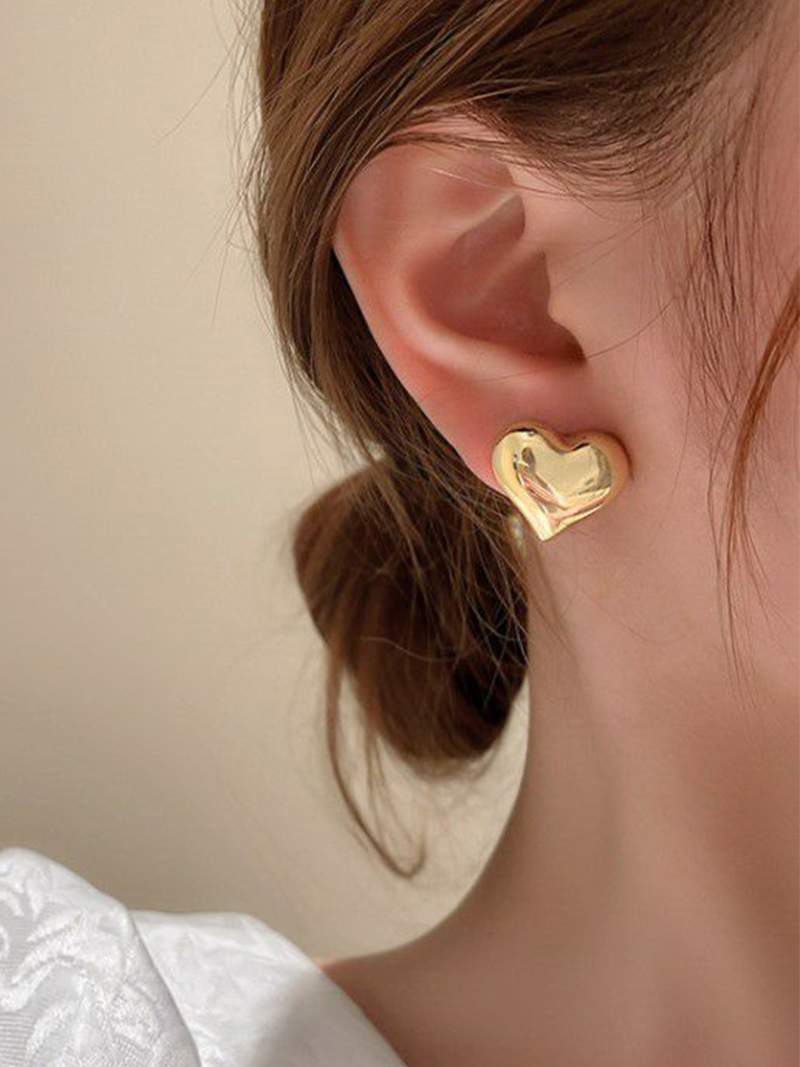 Scarlett - Heart Hoop Earrings