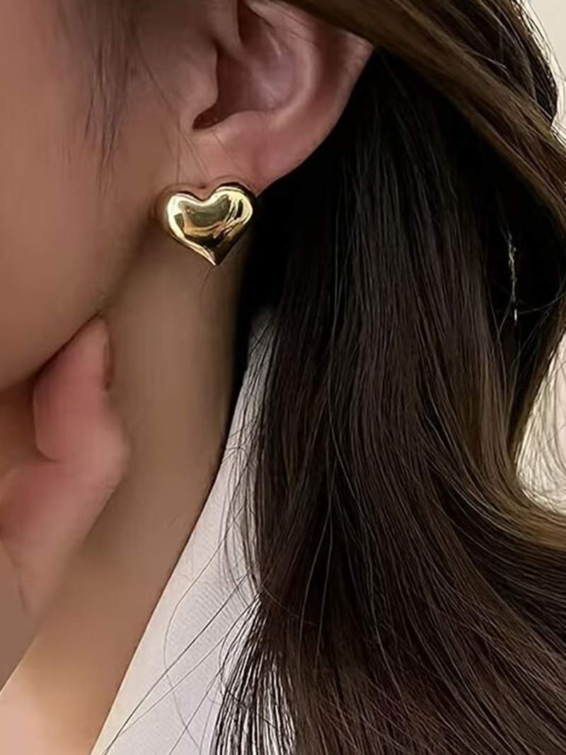 Scarlett - Heart Hoop Earrings
