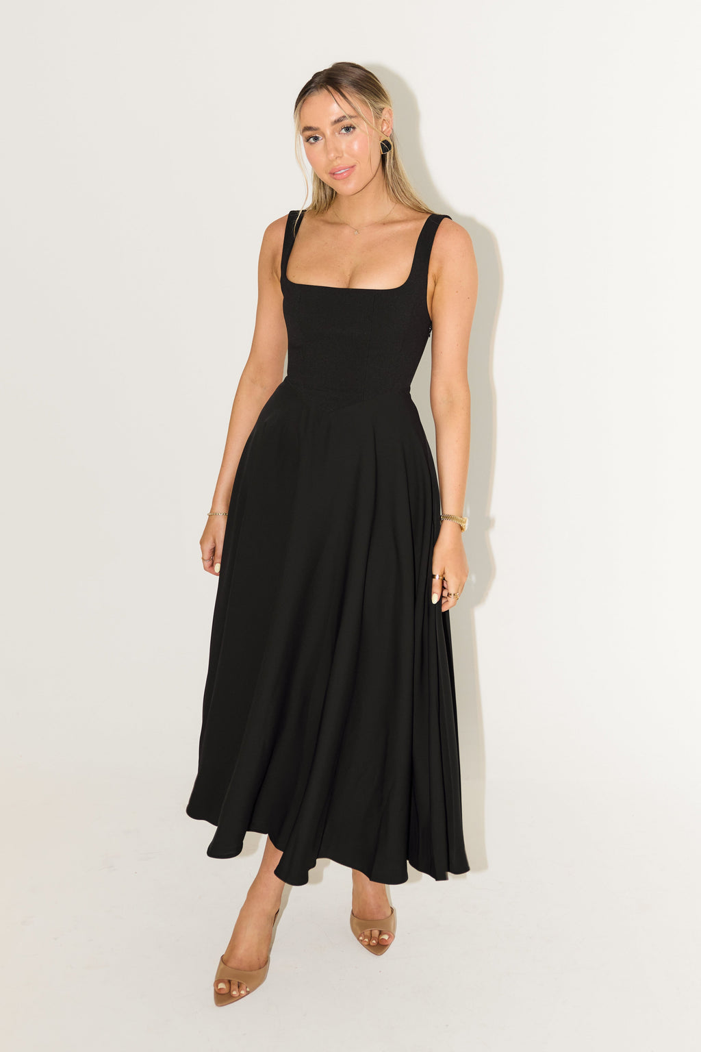 Kiara - Elegant Midi Dress