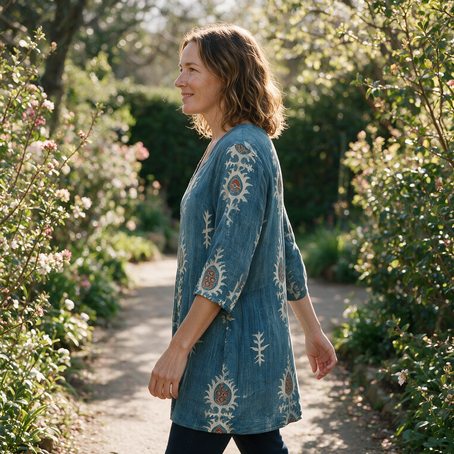 Everly Long Blouse - Blue - side